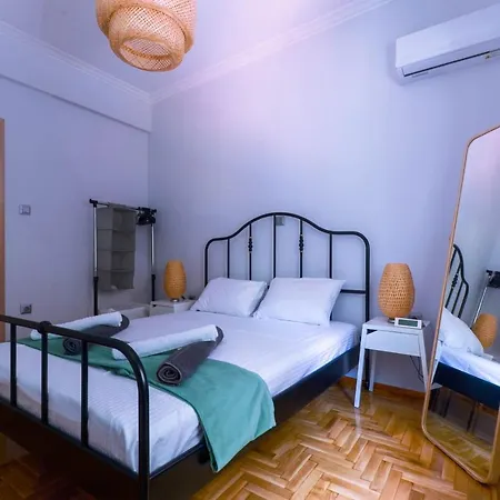 Adorable 2 Bedroom Close To Ancient Center