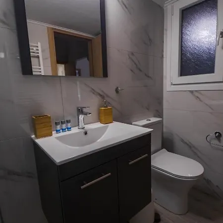 Adorable 2 Bedroom Close To Ancient Center *