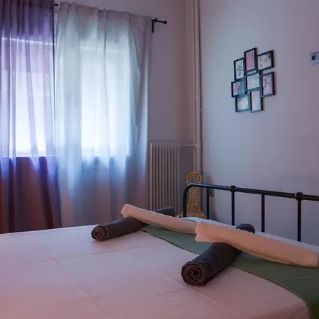 Adorable 2 Bedroom Close To Ancient Center Apartment *