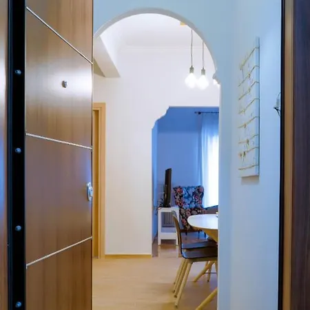 Apartment Adorable 2 Bedroom Close To Ancient Center