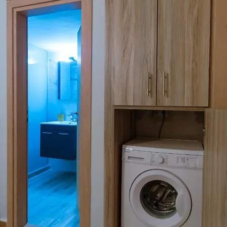 Apartment Adorable 2 Bedroom Close To Ancient Center