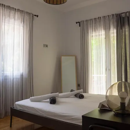 Apartment Adorable 2 Bedroom Close To Ancient Center